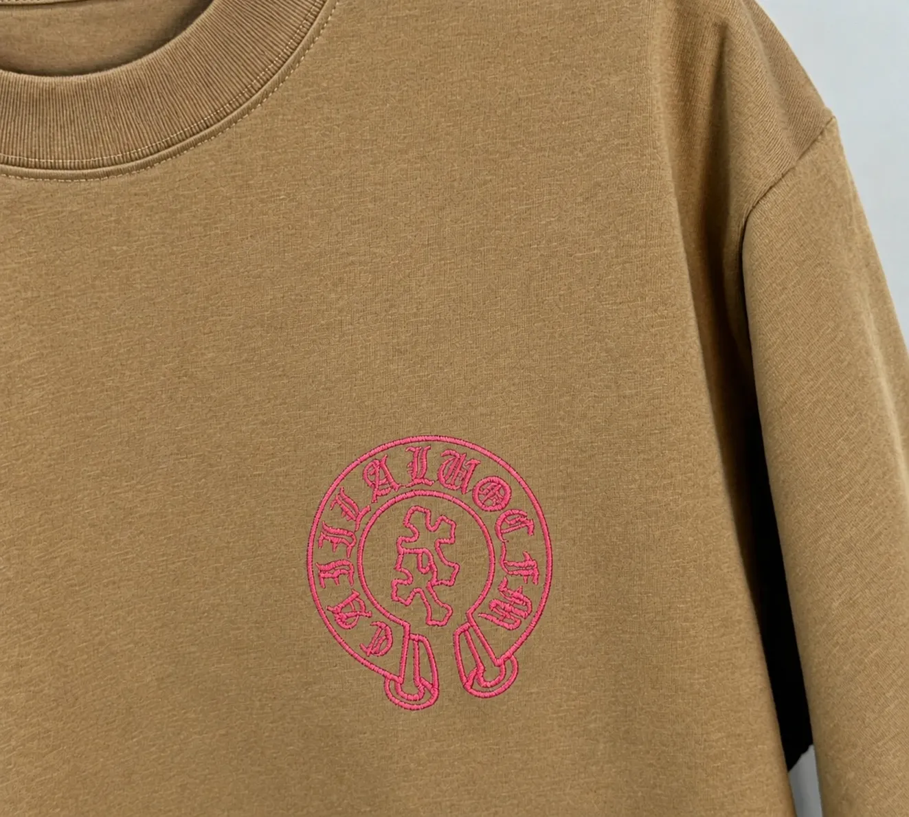 CH～ 《 》 tee ， Same Style ， : Black White Coffee Brown Size：S（90-130 ） M（125-150 ） L（135-165 ） XL（160-190 ） XXL（185 ）